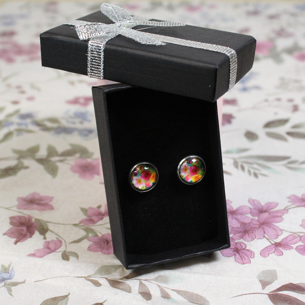 Knoflíkové náušnice s motivem květin