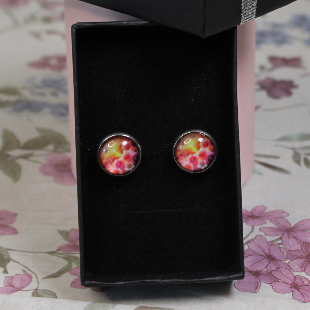 Knoflíkové náušnice s motivem květin