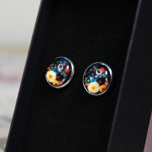 Knoflíkové náušnice s motivem květin