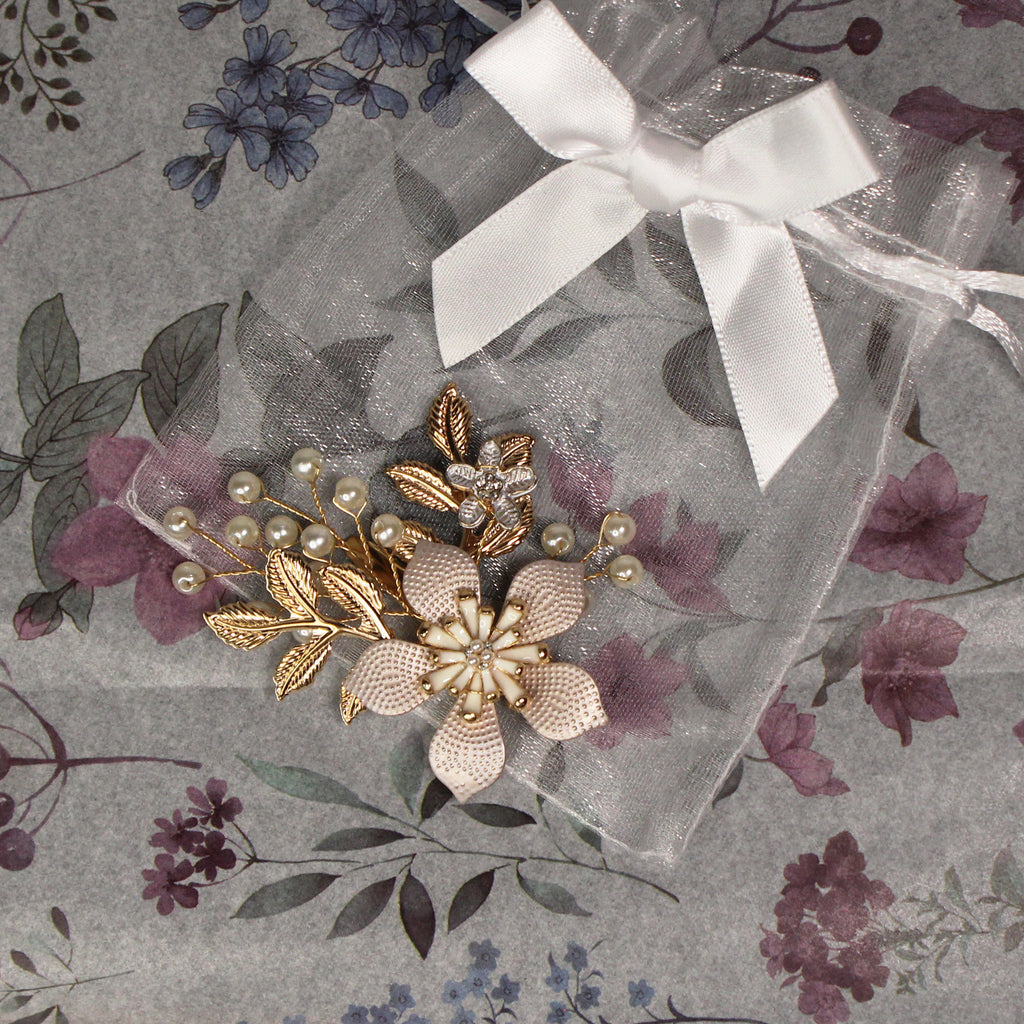 Elegantní květinová spona do vlasů