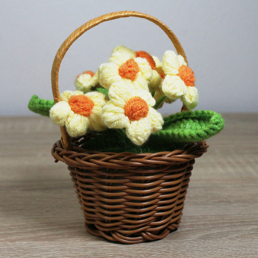 Háčkované květiny v košíčku