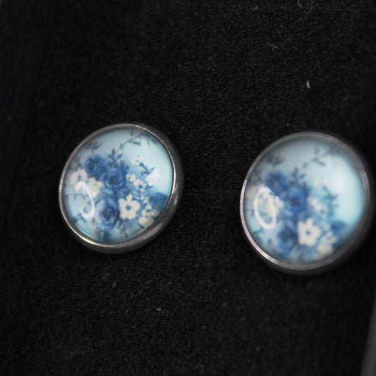 Knoflíkové náušnice s motivem květin