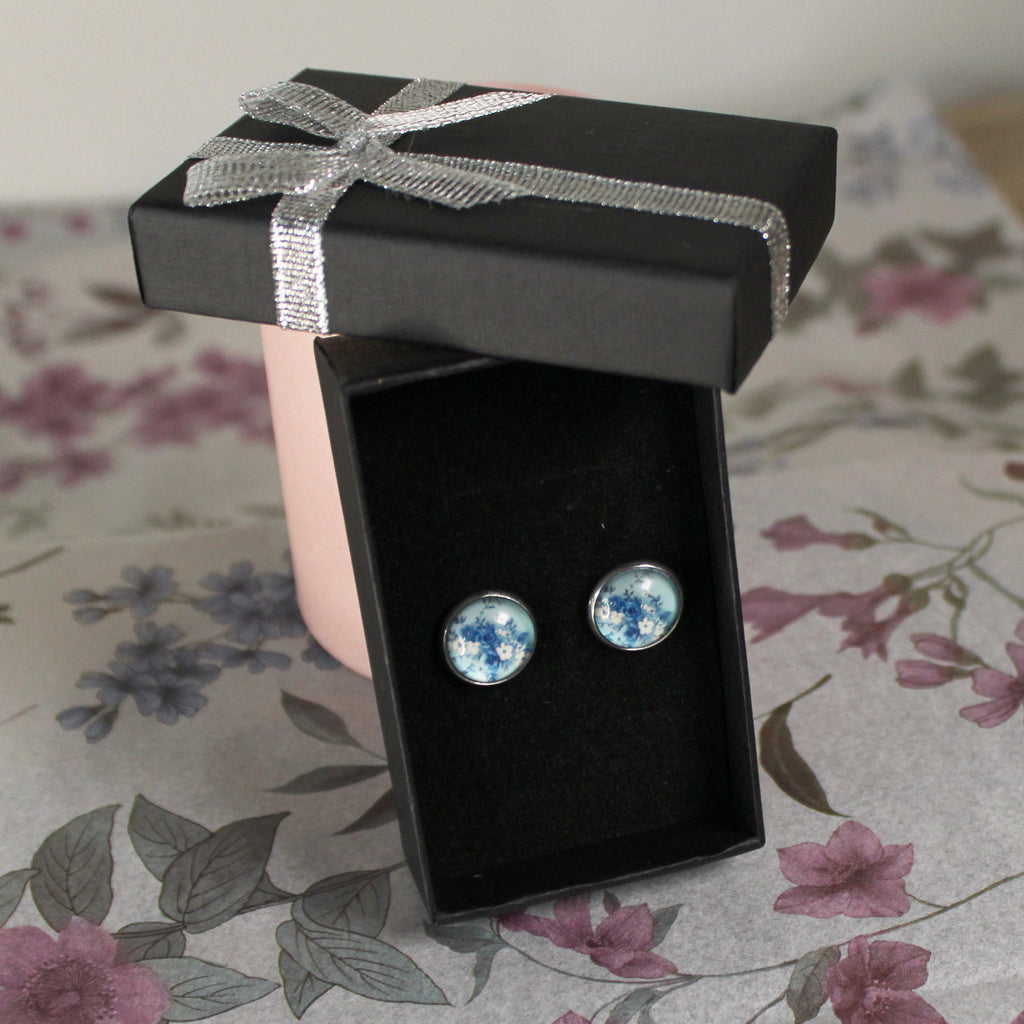 Knoflíkové náušnice s motivem květin