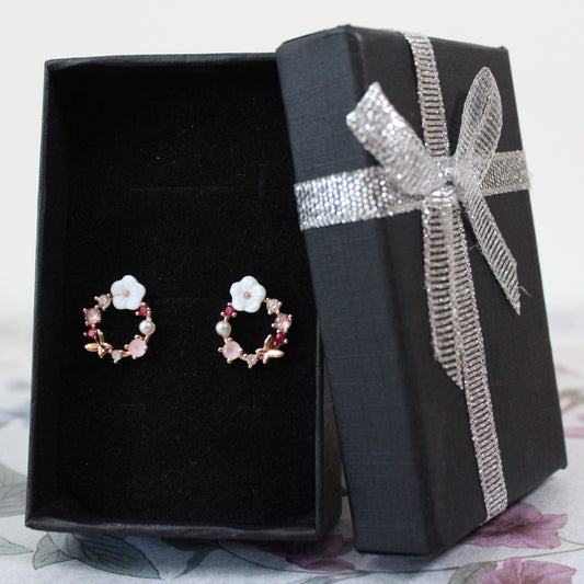 Kruhové náušnice s motivem květin