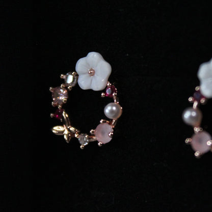 Kruhové náušnice s motivem květin