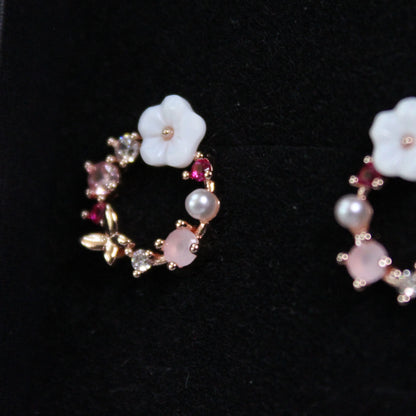 Kruhové náušnice s motivem květin