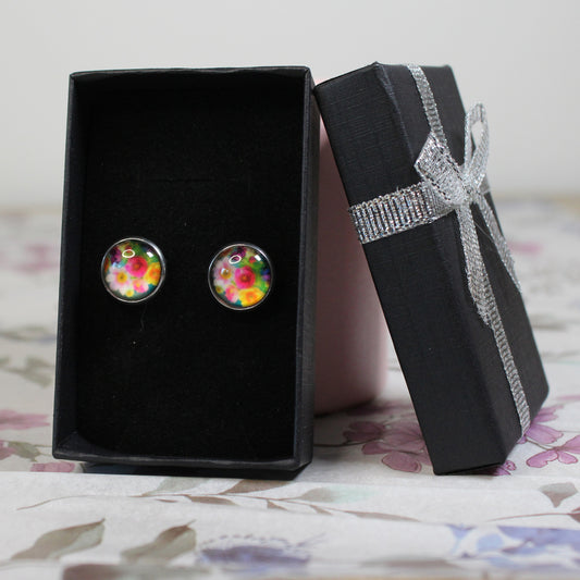 Knoflíkové náušnice s motivem květin