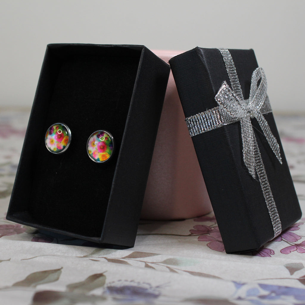 Knoflíkové náušnice s motivem květin