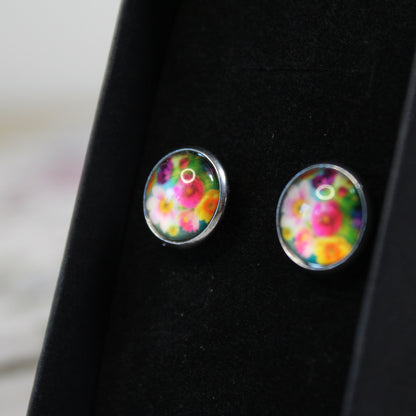 Knoflíkové náušnice s motivem květin