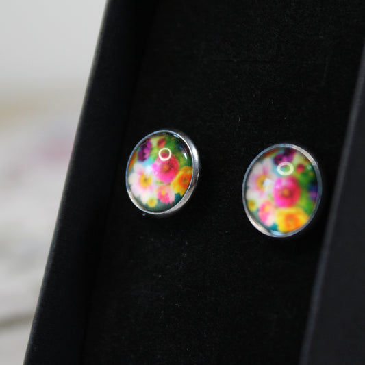 Knoflíkové náušnice s motivem květin