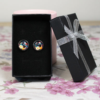 Knoflíkové náušnice s motivem květin