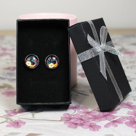 Knoflíkové náušnice s motivem květin