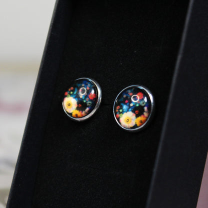 Knoflíkové náušnice s motivem květin