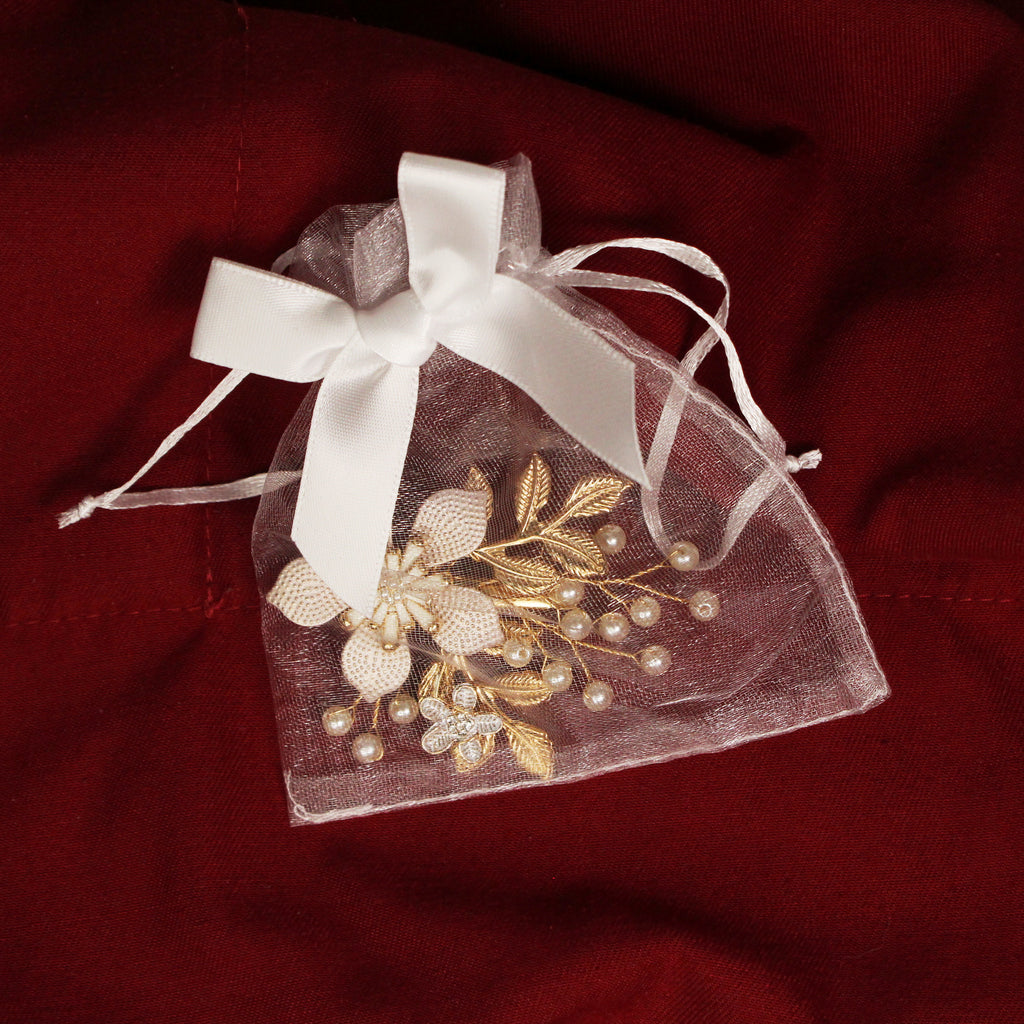 Elegantní květinová spona do vlasů