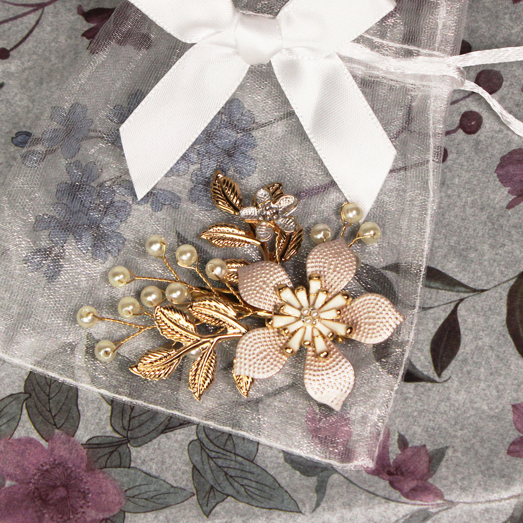 Elegantní květinová spona do vlasů