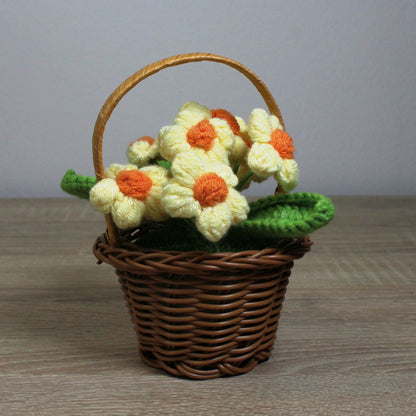 Háčkované květiny v košíčku