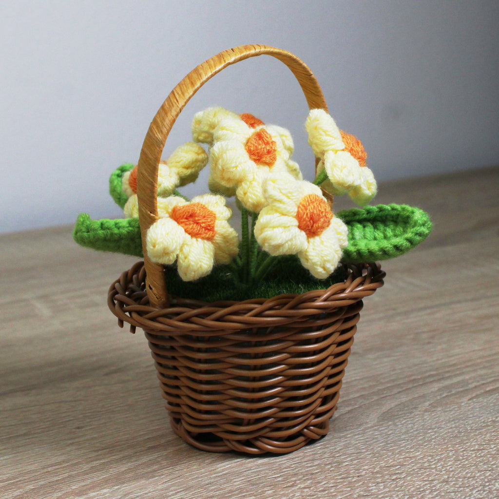 Háčkované květiny v košíčku