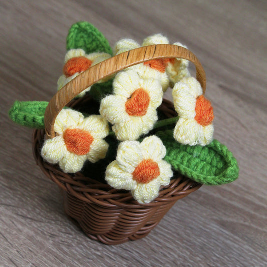Háčkované květiny v košíčku