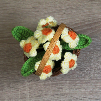 Háčkované květiny v košíčku