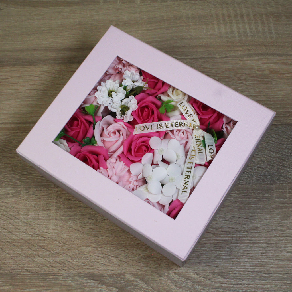 Dárková krabice plná mýdlových květin
