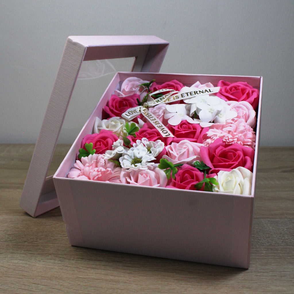 Dárková krabice plná mýdlových květin