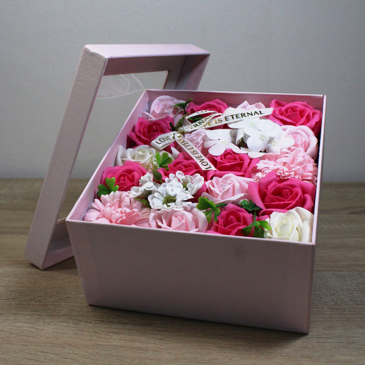 Dárková krabice plná mýdlových květin