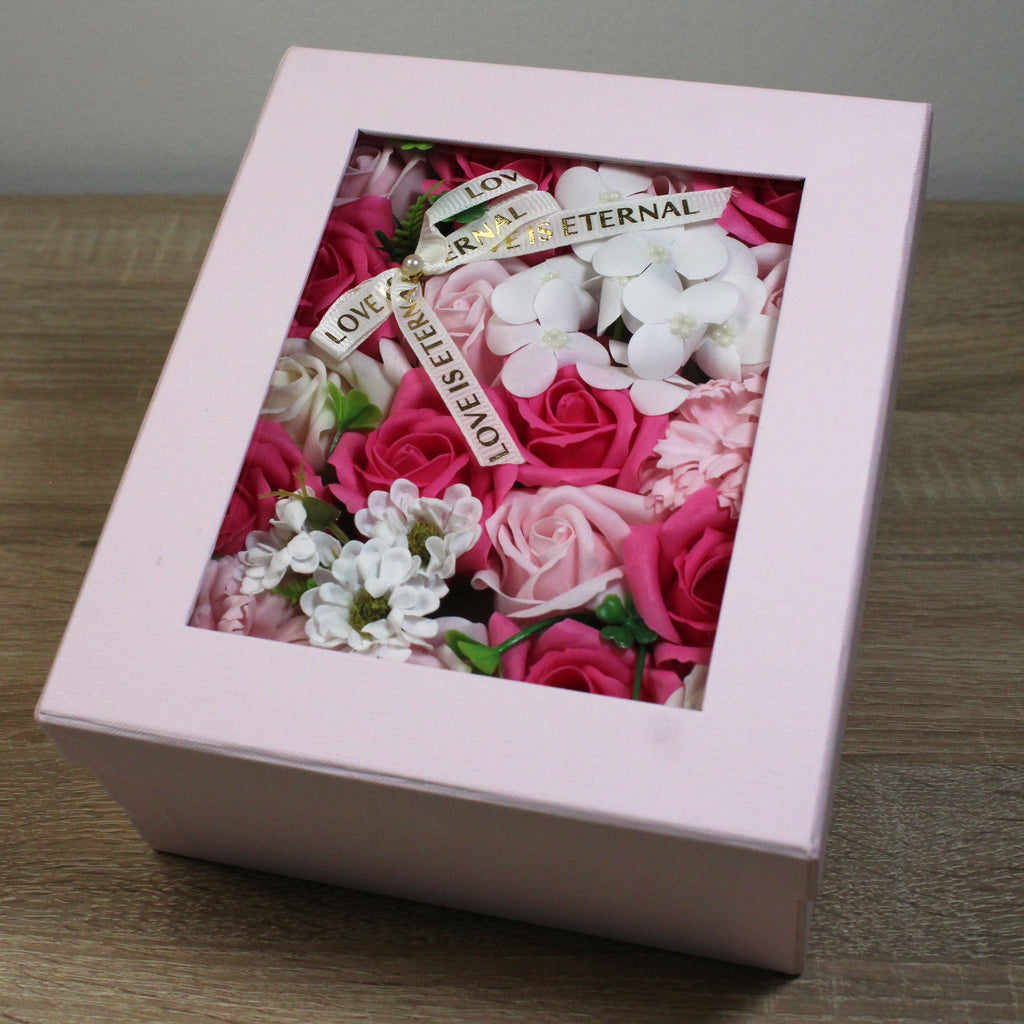 Dárková krabice plná mýdlových květin
