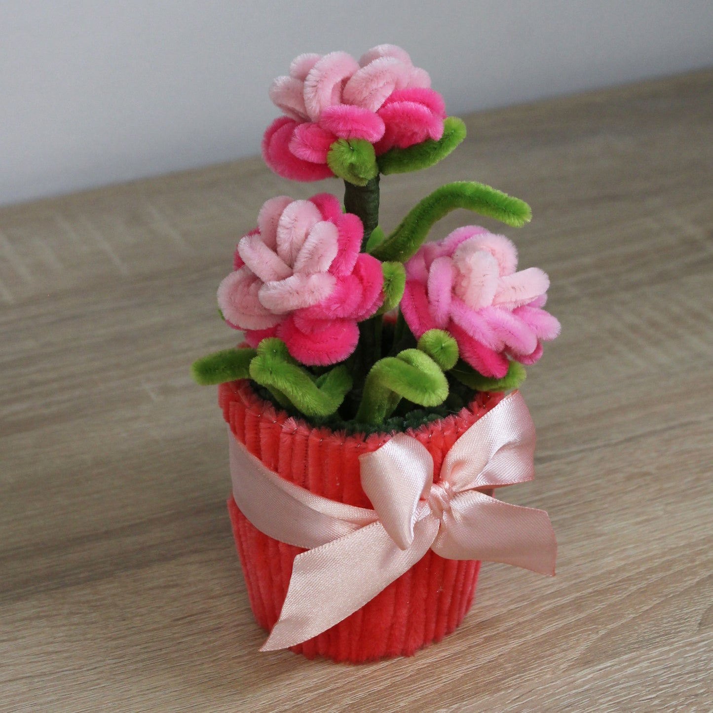 Trsová růže v květináči - malá