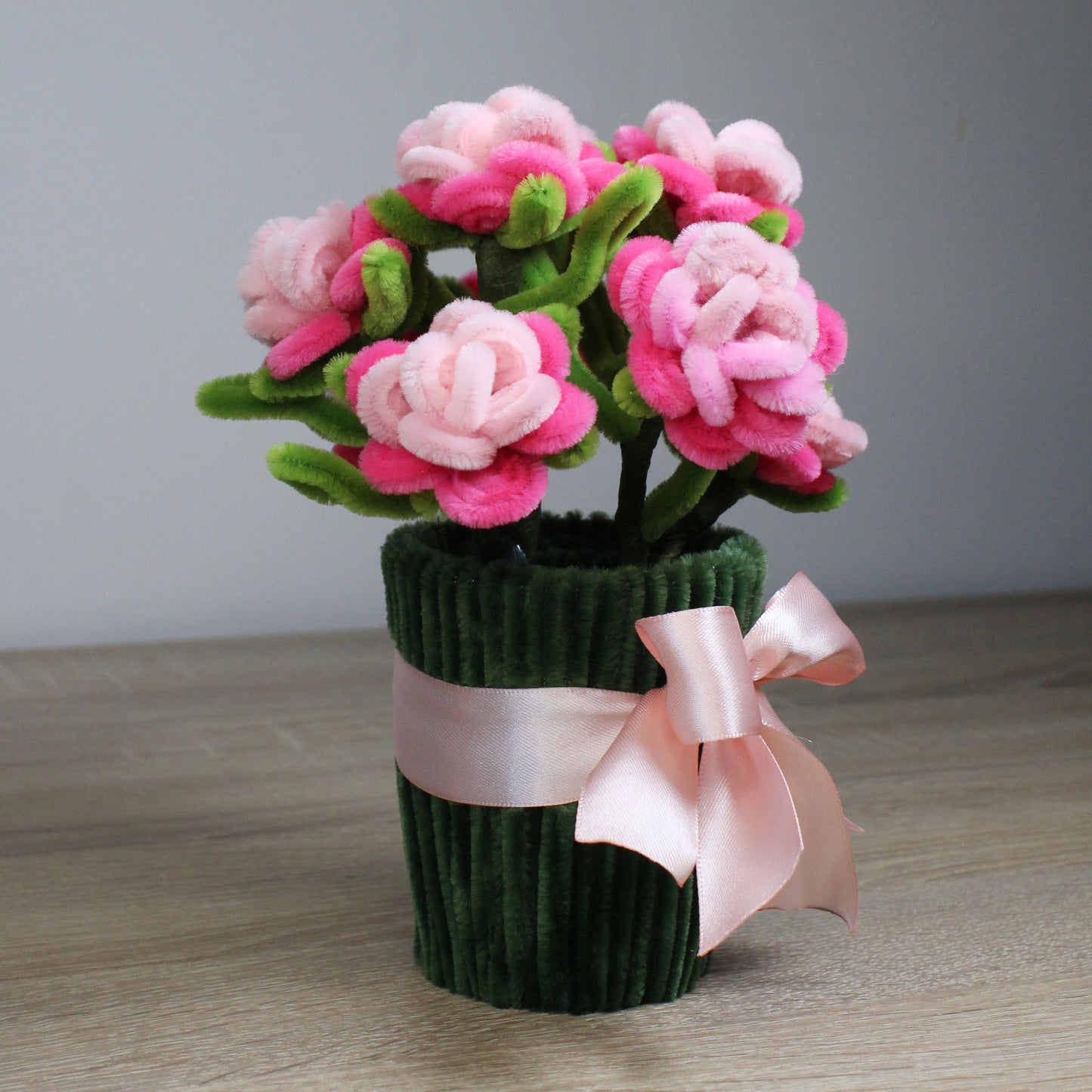 Trsová růže v květináči - velká