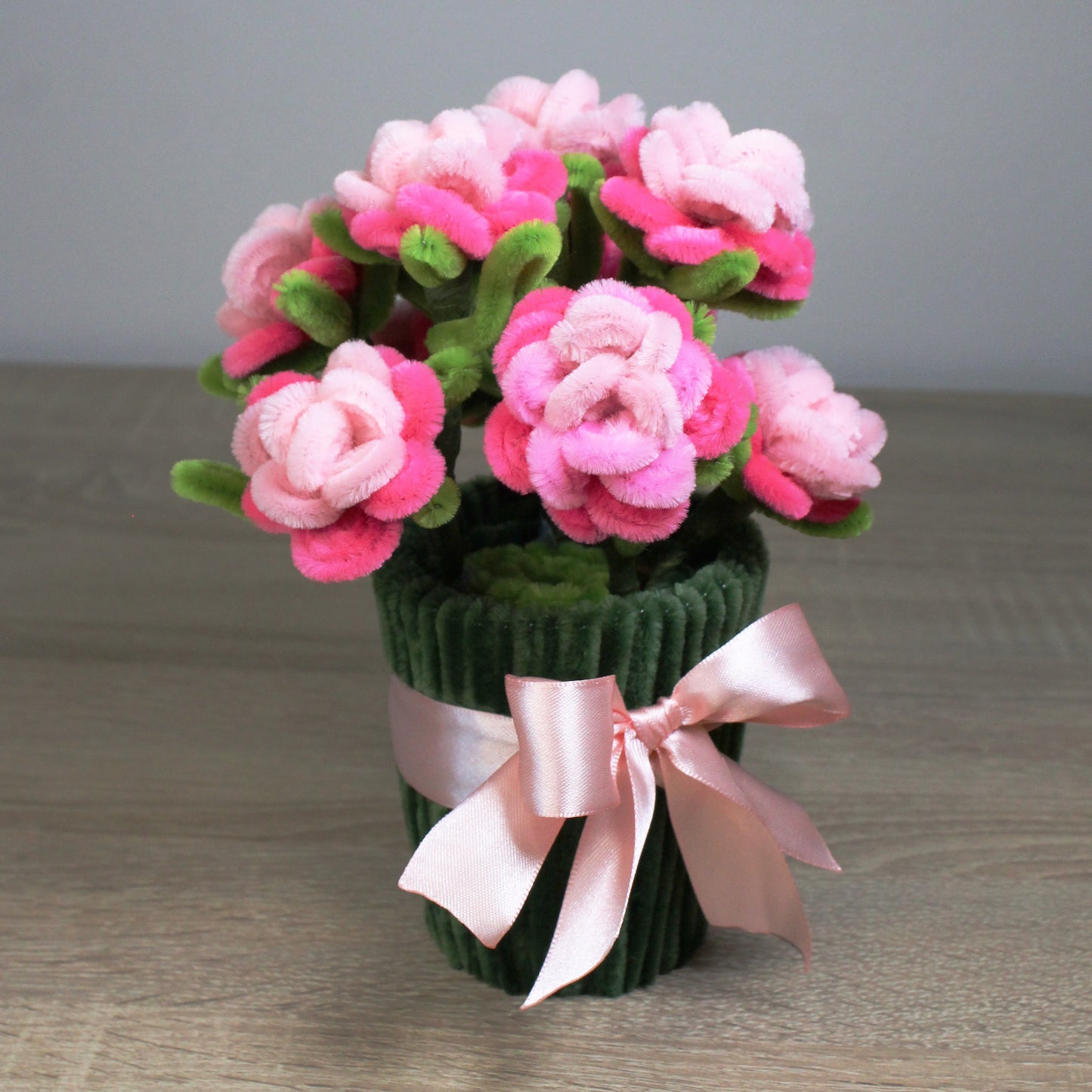 Trsová růže v květináči - velká