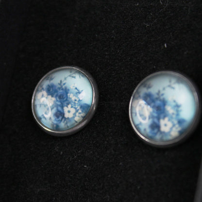 Knoflíkové náušnice s motivem květin
