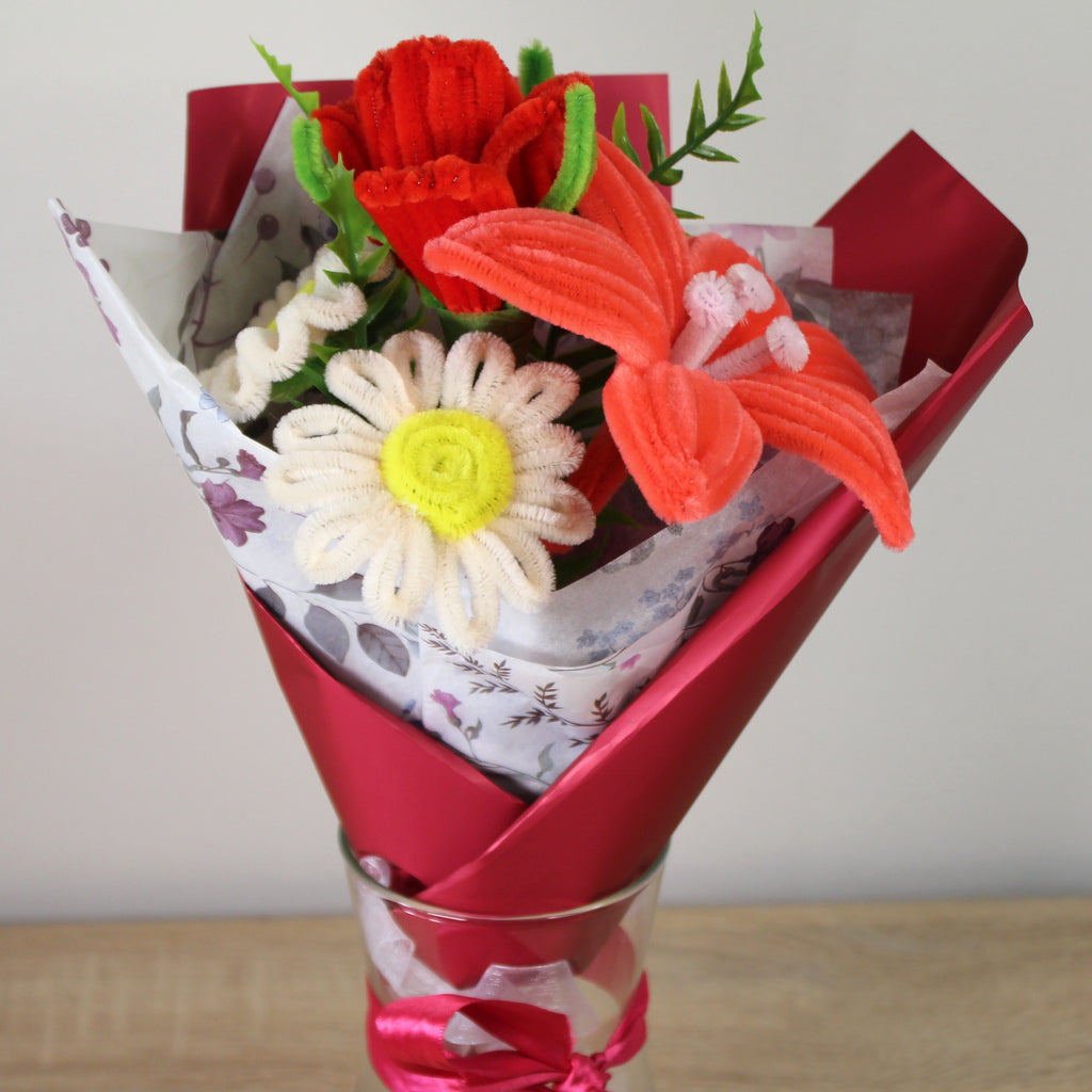 Ručně vyráběná kytice - Červená