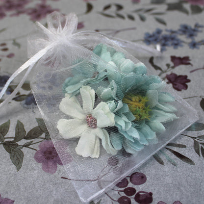 Květy do vlasů bílo-modrá